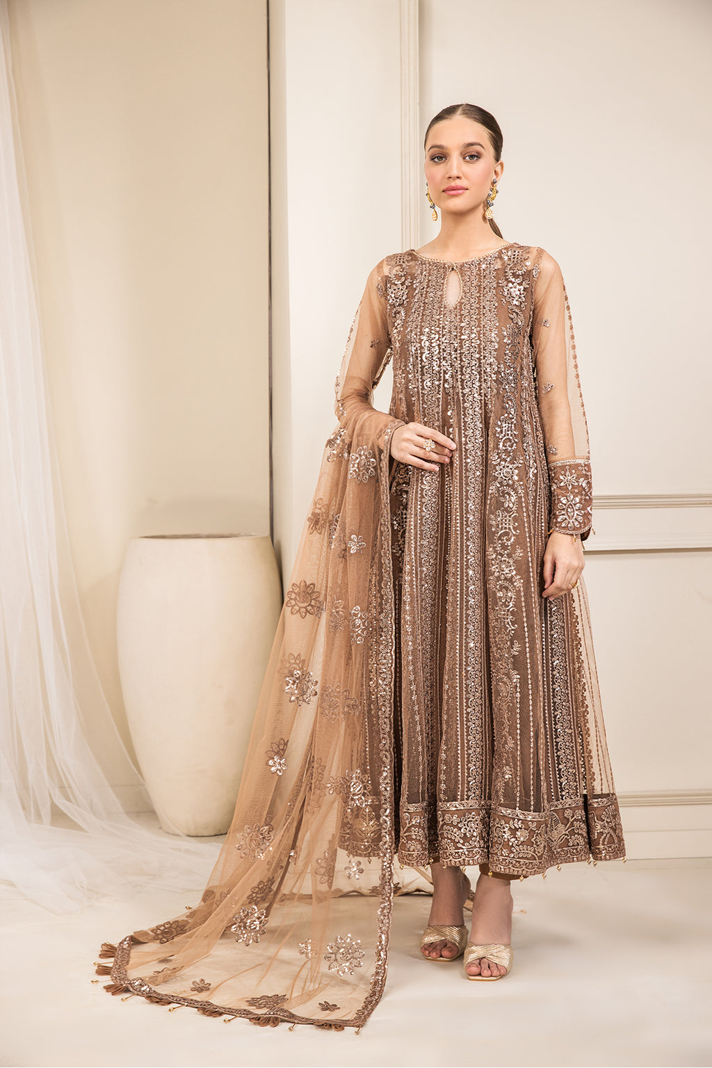 Pakistani Party Wear Dresses Designs 2021 | Stylish Pakistani Actresses Eid  Dresses Designs | Party wear dresses, Dress, Simple pakistani dresses